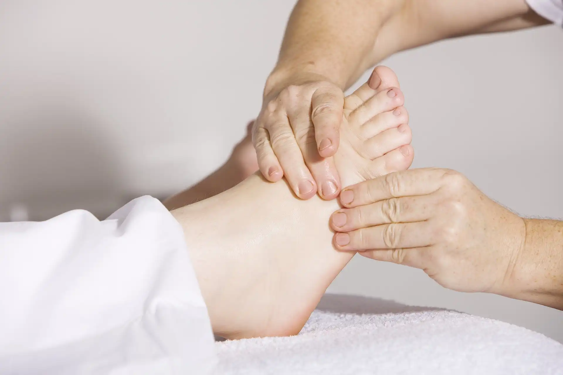 Chiropractic Huntsville AL Foot Massage